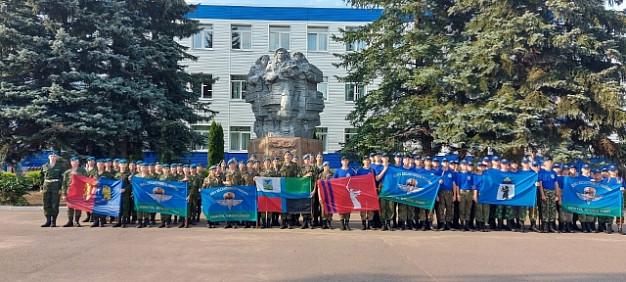 Воспитанники патриотического клуба из Фурманова прошли маршем по Красной площади